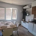 Apartment дар *