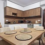 Apartment дар *