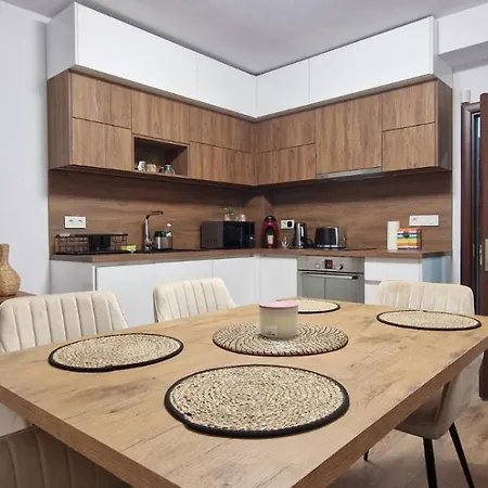 Apartament дар *